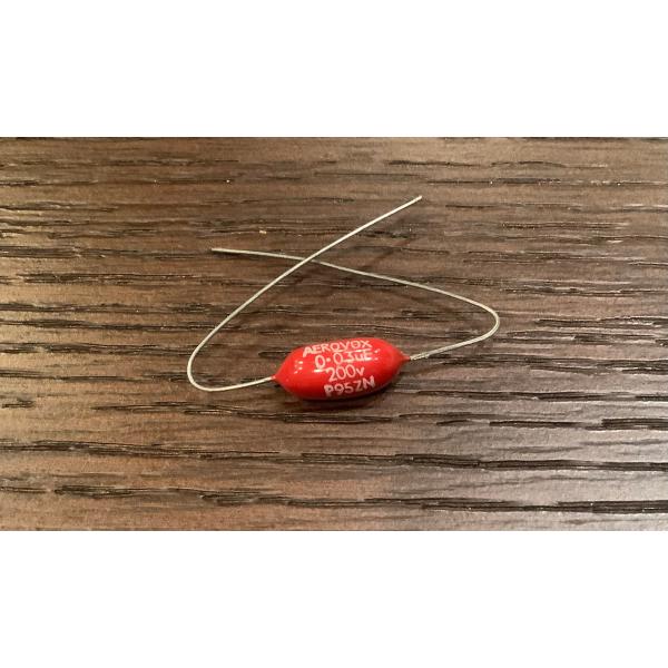 ひと味違う個性が光るハイクオリティコンデンサ。Wax、プラスチックタイプともに良質な音。バイト感がBumble Bee、Tigerと同じ位強いが、若干高音方向にバイト感があるのが特徴。丸い音質のギター等ではSpragueよりもこちらの方が抜...