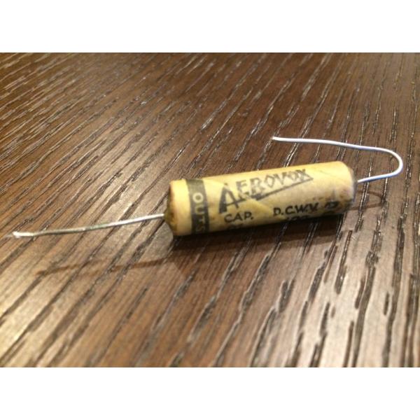 ひと味違う個性が光るハイクオリティコンデンサ。Wax、プラスチックタイプともに良質な音。バイト感がBumble Bee、Tigerと同じ位強いが、若干高音方向にバイト感があるのが特徴。丸い音質のギター等ではSpragueよりもこちらの方が抜...