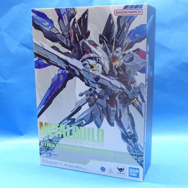 METAL BUILD ストライクフリーダムガンダム ＜リバイバル版＞