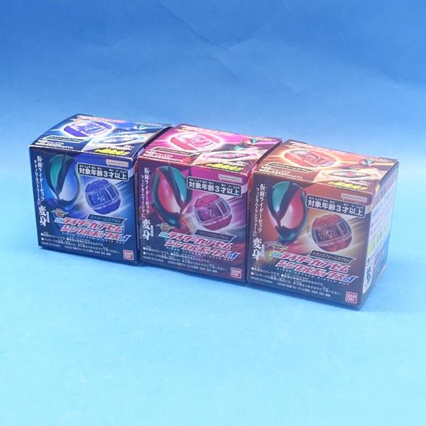 ストリームカプセム、ウイングカプセム、トランスフォームカプセムの３種セットです。遊ぶには、別売りの「変身ベルトDXゼッツドライバー」が必要です。対象年齢：3歳以上MADE IN CHINA新品ですが、店頭併売品のため、箱に傷等ございますので...