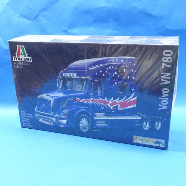 イタレリ　1/24 ボルボ　VN780 トラクターヘッド イタレリ 1/24 ボルボ VN780 トラクターヘッド - メルカリ