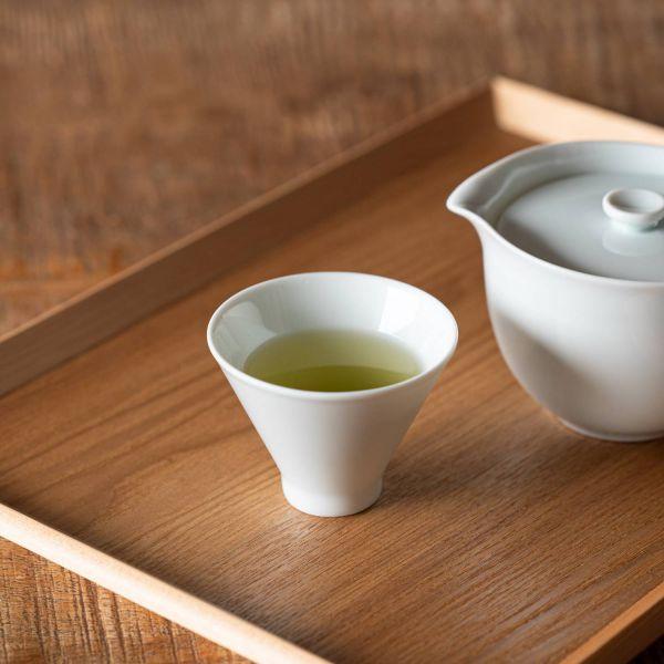 美濃焼 茶白 朝顔形煎茶碗 青白磁　　日本製