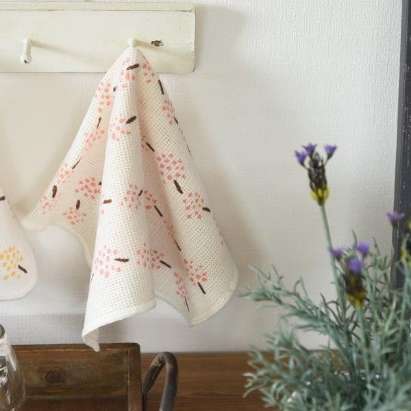 和歌山県高野山の麓にある原田織物。そこで1940年代から作られている、名作ふきんです。ニット製品の為、布帛(ふはく)とは異なり、手の中に収めた時の弾力が強く吸水性が良い為、たくさんの食器を拭くことができます。無蛍光で仕上げてあるので安心して...