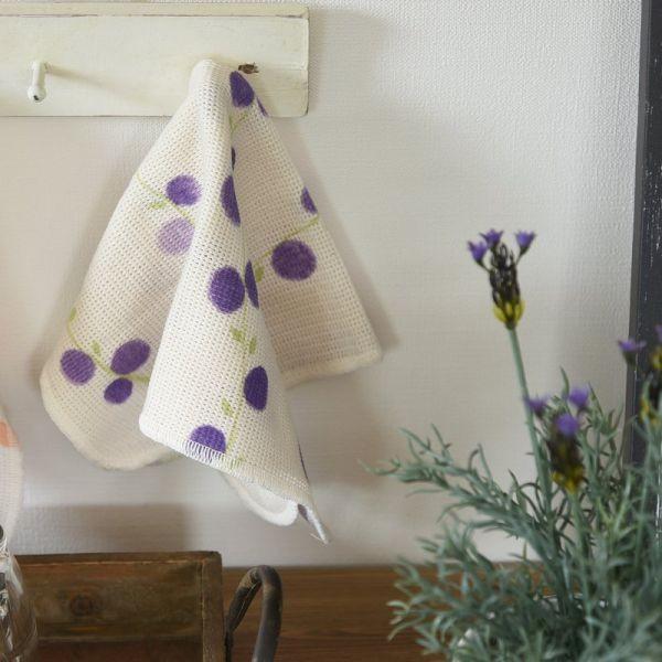 和歌山県高野山の麓にある原田織物。そこで1940年代から作られている、名作ふきんです。ニット製品の為、布帛(ふはく)とは異なり、手の中に収めた時の弾力が強く吸水性が良い為、たくさんの食器を拭くことができます。無蛍光で仕上げてあるので安心して...