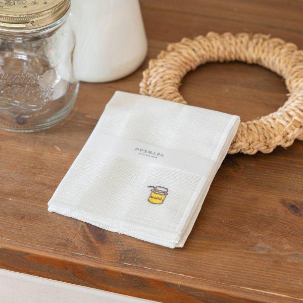 日本で唯一残っている蚊帳(かや)産地奈良県で時間をかけて丁寧に織られた蚊帳生地の布巾に、和歌山県で刺繍やプリントを施した「かや生地ふきん」。蚊帳を作る工場の女工さんたちが、不良生地や裁断の残りの余り生地をもったいないと何枚か合わせて縫製し、...