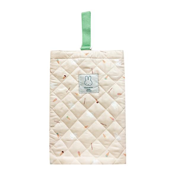 ミッフィーのかわいいシューズバッグです。上履きや靴の持ち運びに便利！キルト製なので軽量で丈夫♪内側には名前が記入できるタグ付き◎入学や新年度の準備にピッタリです♪【仕様】サイズ：約W210×H300mm（持ち手含まず）材質：ポリエステルディ...