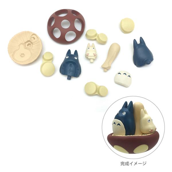 ピースを立体的に組み合わせて、中トトロと小トトロがキノコの上でひとやすみする様子を完成させる立体パズルです。出来上がったらインテリアとして飾ってもかわいい♪崩して繰り返し何度でも遊べます◎【仕様】本体サイズ：約H50mmパッケージサイズ：約...