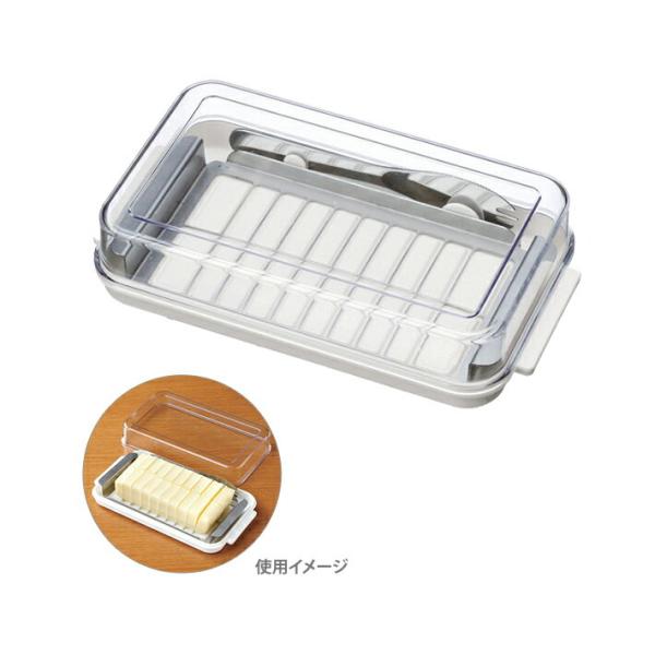 市販の200gのブロックバターを約10g（20個）にカットして保存できるケースです。お菓子やパン作りの分量の目安にもなります♪ケース内に収納できる便利な先割れバターナイフ付き◎冷蔵庫での保存に便利なかぶせフタ付きだから乾燥を防いでくれます◎...