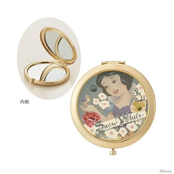 かわいいコンパクトミラーが登場です！ボタンを押して開く2面タイプ♪片方は等倍鏡、片方は拡大鏡になっています。【仕様】サイズ：約W70×H77×D13mm素材：スチール、ガラス女の子　レディース　アンティーク　おしゃれ　グッズ　BPAフリー※...