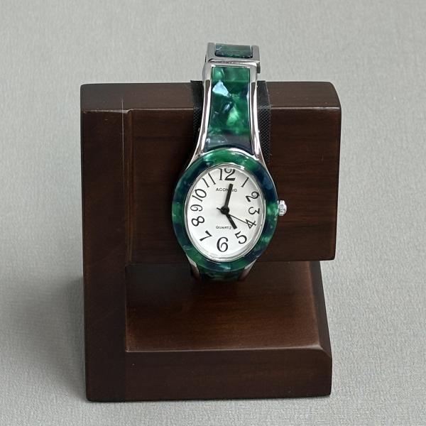日本製ムーブメントでオリジナルデザインです。マーブル調で楕円形のデザインがおしゃれなファッションウォッチです。ブレスレットの様にファッションアイテムとして活躍します。カラー：グリーン・ホワイト・ブラウン・パープルよりお選び下さい時計本体：約...