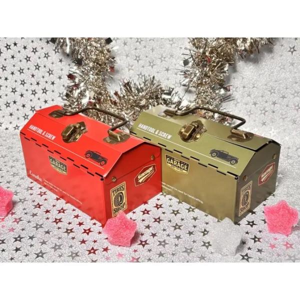 税込価格　１１８８円ケース入数　１２JAN　4573279473265内容量　６１ｇ賞味期限　12ヶ月（製造日起算）商品サイズ　W143×H75×D80(ｍｍ)ケースサイズ　W440×H90×D335(ｍｍ)工具箱の形の缶です。中には工具デ...