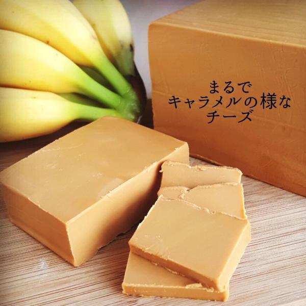 茶色く、キャラメルのような見た目のノルウェー産チーズ。ノルウエーの首都であるオスロは、人気の観光地です。ヨーロッパ旅行のおみやげの定番で、オスロ空港では山のように積まれているそうです。年配の方にはスキクイーンをご存じの方が非常に多く、大人気...