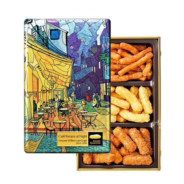 【商品概要】 麻布かりんと かりんと夜のカフェテラス（フォーラム広場）（ゴッホ）麻布かりんと名画と共に時を楽しむ「KARINTO MUSEUM」シリーズ名画をステンドグラス風にオリジナルアレンジした特別仕様の缶に、かりんと専門店麻布かりんと...