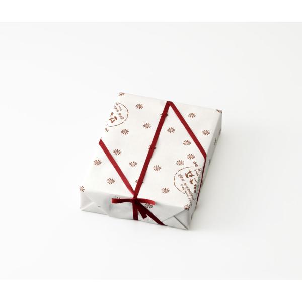 自慢のチリメン山椒。創業以来、吟味された素材で手作りにて製造いたしております。防腐剤や着色料も入っておりませんので、お早目にお召し上がりください。 お茶漬けやお粥にいれたり、お酒の肴にもどうぞ。※ 賞味期限　製造日より常温で21日間内容量：...