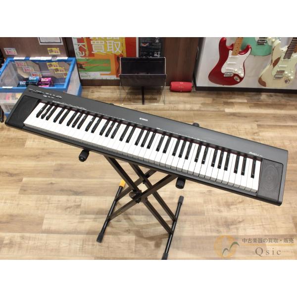 【状態】両端のスピーカーグリル内部に取り切れない埃の付着が見受けられますが、構造上除去できておりません。現状での動作に問題はございません。使用に伴う細かな線傷はございますが、目立ったダメージはなく、中古品としては比較的きれいなコンディション...