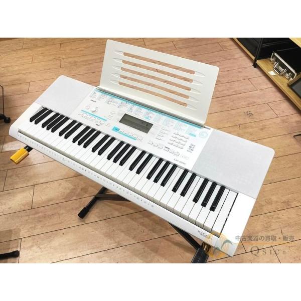 【状態】鍵盤に汚れや使用に伴う擦れ傷が見受けられ、使用感がございます。動作は問題ございませんので、多少の使用感は気にならない方にはおすすめのお品です。※画像のスタンドは撮影用のもので、商品には含まれません。シリアルナンバー：#828GDC1...