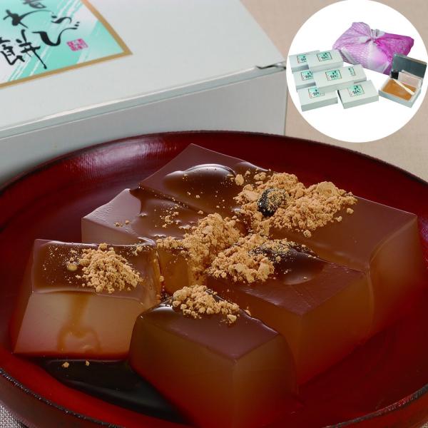 美味しい水で丁寧に練り上げたわらびもちは、柔らかさと弾力のある噛みごこちを実現しました。■配送不可地域：離島は配送不可■温度帯：常温■原材料名／食品添加物：●生地：水飴、グラニュー糖、粗糖、和三盆、コンニャク粉、食塩、くず粉、本わらび粉、加...