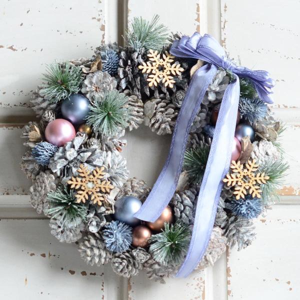 Christmas Xmas クリスマスリース 装飾 雑貨 玄関ドア 壁掛け おしゃれ LEDライト リボン付 ブルー 青 ホワイト 白 プレゼント ギフト 自然素材 天然素材