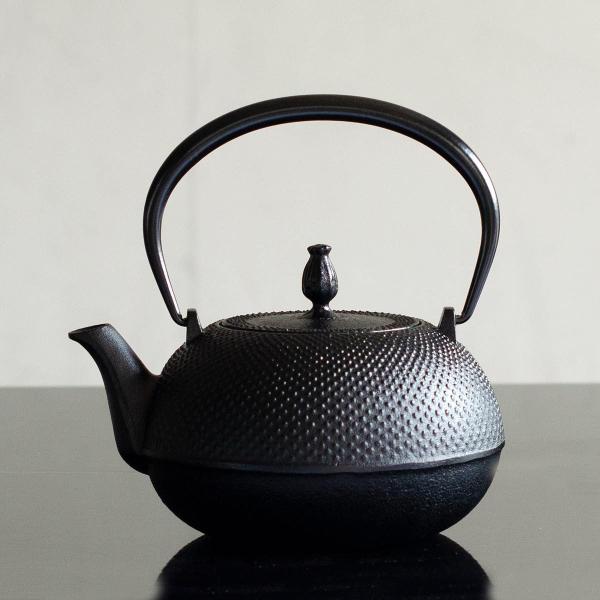 南部鉄鐵瓶 鉄瓶 丸形みみずく 1.25L | 南部鉄器の老舗 及源鋳造 OIGEN 公式