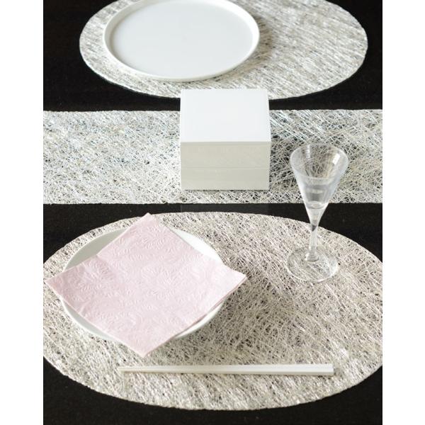 queenann-y_sara-placemat-ov