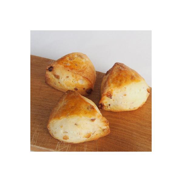 アーモンド、くるみ、ヘーゼルナッツ、マカダミアナッツとホワイトチョコを合わせました！ナッツの香ばしさとホワイトチョコの甘みがベストマッチ◎■内容量：70ｇ（焼成前）■賞味期限：冷凍保存で1ヶ月■保存方法：冷凍で保存してください。解凍後は当日...