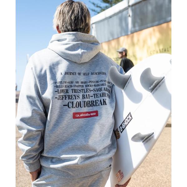 保温性を持ち撥水性と防風性を兼ね備えるボンディングフリースを使用したジップフーディ。左胸にはブランドロゴ、背中には世界各地のサーフポイントをプリントしました。サイドポケット付き。シルエットは程良くゆとりのあるルーズフィット。同素材のボトムス...
