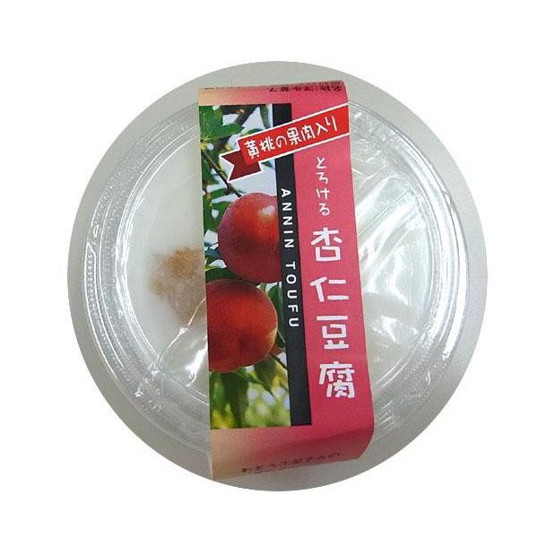 豊かな甘さと香り、まったりとした食感が特徴の杏仁豆腐。黄桃の果肉入り♪