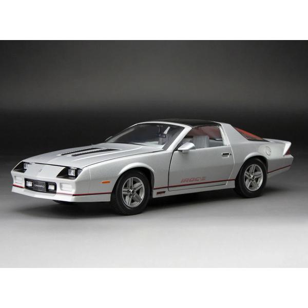 1/18 サンスター 1985 Chevrolet Camaro IROC-Z サンスター 1985 シボレー カマロ IROC-Z ブラック 1:18 - レッド