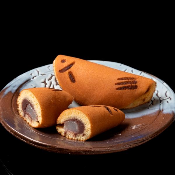 1つ1つ手作りで仕上げた人気和菓子若あゆ　上品な甘さに仕上げてます　手作りの優しい味をお試しください本来店頭では夏季にしか並ばない商品ですがご注文いただければ　ご購入いただける商品になりました。商品詳細原材料　卵、砂糖、小麦粉、小豆、糯粉、...