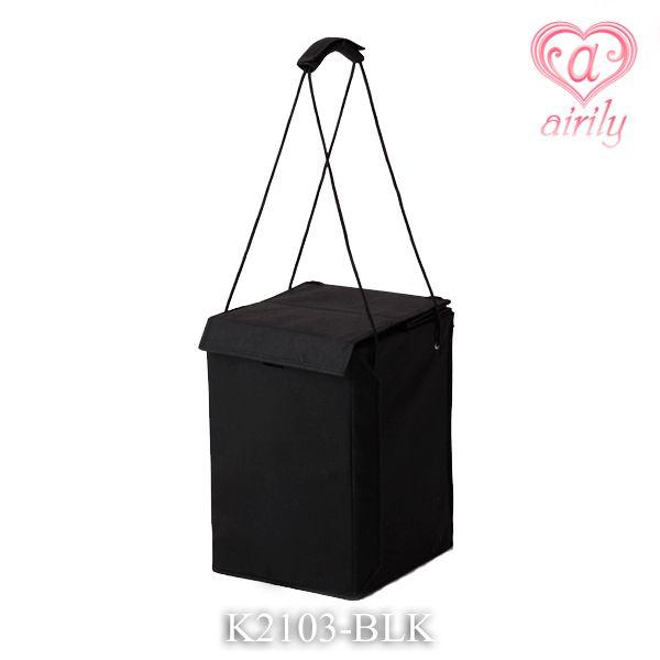 (株)エアリーオリジナル商品。ウィッグ持ち運び収納ケース。 マネキンにセットした状態でウィッグが入ります。移動による衝撃からウィッグの型崩れを防止。《 特徴 》キャリ−ケースの上に乗せることができコンパクトな荷物で持ち運びができます。軽くて...