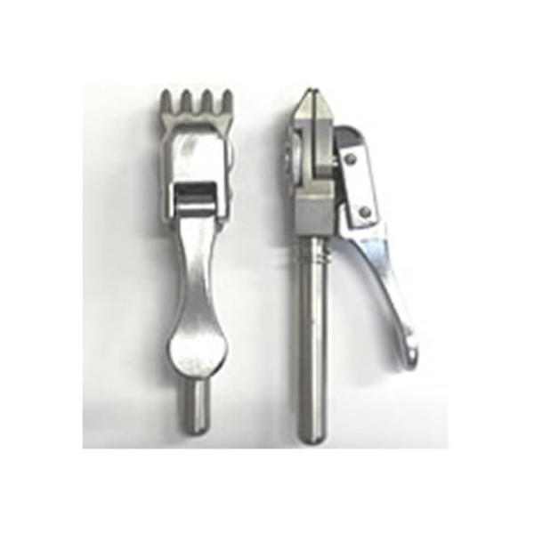 バドミントン専用の4本爪クランプです。クランプ爪の内側には特殊加工を施しており、ストリングを傷つけずしっかりと固定します。爪の太さもバドミントンの目の細かさにあわせた設計になっております。ストリングの太さに合わせる為の調整ダイアルも扱いやす...