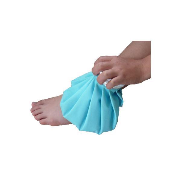 ■素材ポリエステルABS樹脂（フタ）シリコン（パッキン）アルミニウム（口金）■サイズたたんだ状態で直径約20cmフタの直径7cm注入口の直径5cm　■重さ150g■商品名氷嚢アイシングバッグ■英名Icing Bag, Ice Pack, C...