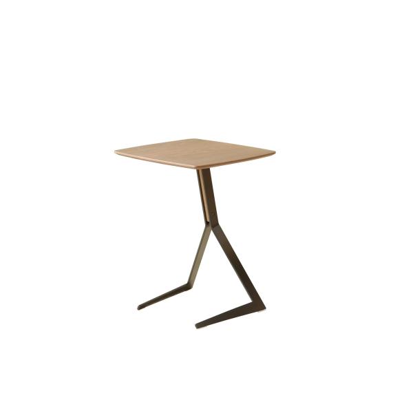 ブラウン/幅44cm/-・Color:ブラウンSize:幅44cm・パッケージ個数:1・本体サイズ:幅44×奥行き44×高さ59(cm)・素材・材質:天板/ウォールナット突板 脚部/スチール(粉体塗装)・生産国:中国