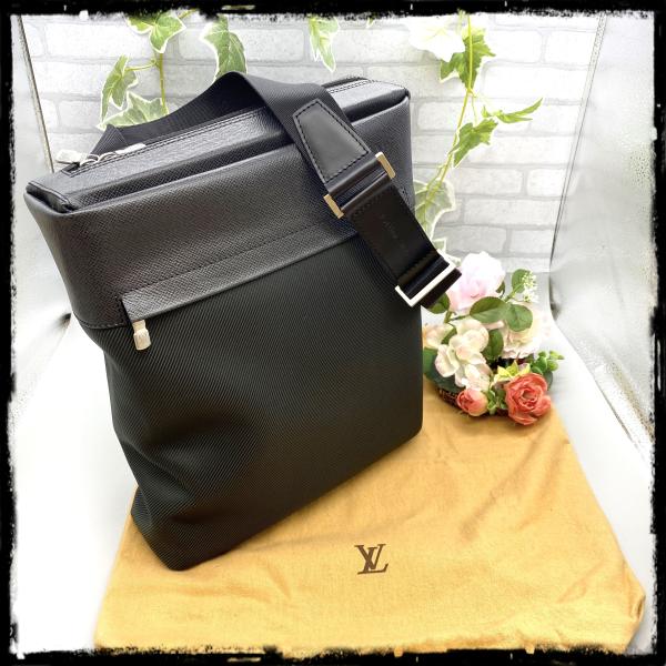 美品 ルイヴィトン タイガ ベルーガ M30912 ショルダーバッグ レザー raftelshop_t000860