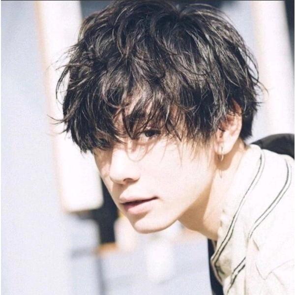 ★ご注意：写真は造型後の効果です。素材構成: 耐熱ファイバー。120度までコテ、アイロン使用OK。装着簡単：軽くて自然で自毛の境目も違和感なく馴染みます。初心者さんでも簡単にイメチェン出来る、急なお出かけにも便利です。サイズ：フリーサイズ(...