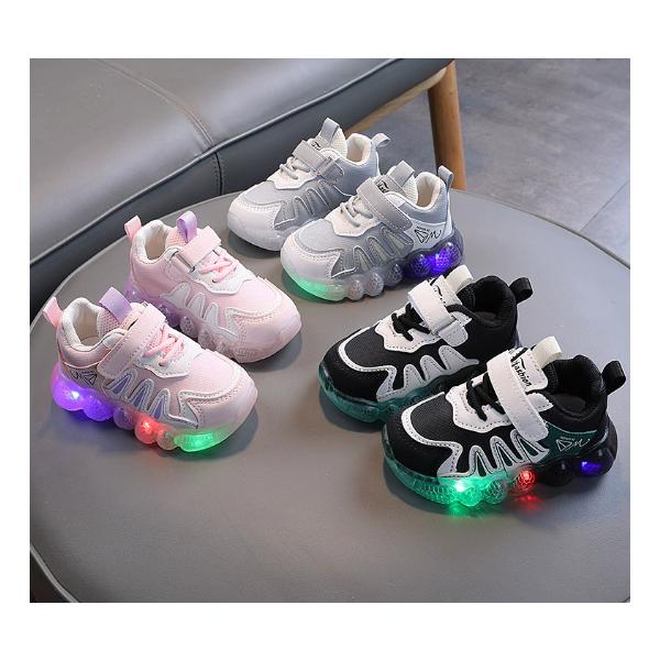 歩くと光るライトフラッシュスニーカー。衝撃でライトがピカピカ光ります！お客様の声によりメッシュ素材になりより柔らかく、マジックタイプで履き口が大きく開き、脱ぎ履きが簡単です。インサイドとアウトサイドでデザインが違います。※ご注意 電池の寿命...