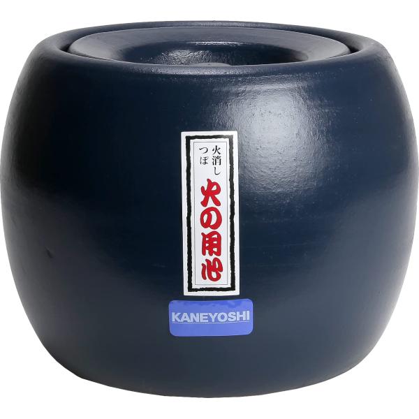 【 ご注意：ご購入後の当店からのメールを必ずご確認ください 】【商品概要】「三河土」で作った夏目型炭火消し。 壺の中を密閉し、 炭を安全・確実に消火する火消しつぼ。【特徴1】「三河土」が熱を伝えにくくします。/【特徴2】 水を使わずに消火を...