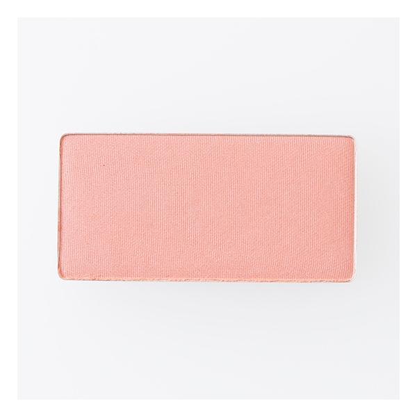 オーガニックのコーンスターチがベースでしっとりと肌に溶け込み、ナチュラルに頬を彩ります。肌にうるおいをあたえるカカオバター、ヒアルロン酸配合で、繊細な輝きを放つ艶やかな肌に。さらにセサミオイル、マグノリアエキスが乾燥から肌を守ります。女性ら...