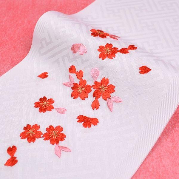 [Release date: October 31, 2014]襟元のオシャレはとても大切ですね。何よりお顔に一番近いポイントです。豪華な刺繍のカサが、華やかさを引き立ててくれます。 こちらはお子様用半衿です。お正月や七五三、雛祭りなどの晴...