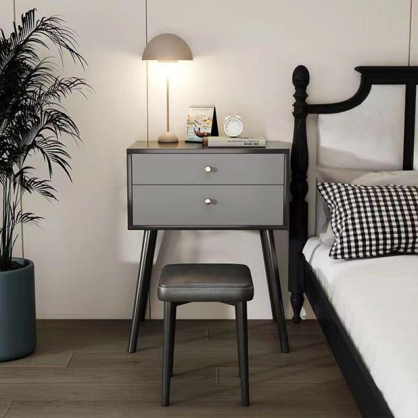 可愛い ロータイプでコンパクトサイズのミニドレッサー。ミラー部分を閉じてサイドテーブルとしても使えます。生活感の出やすい雑多な収納物も中身が見えないのでお部屋をすっきりみせることができます。普段よく使うものを入れられる収納量で1人暮らしの方...