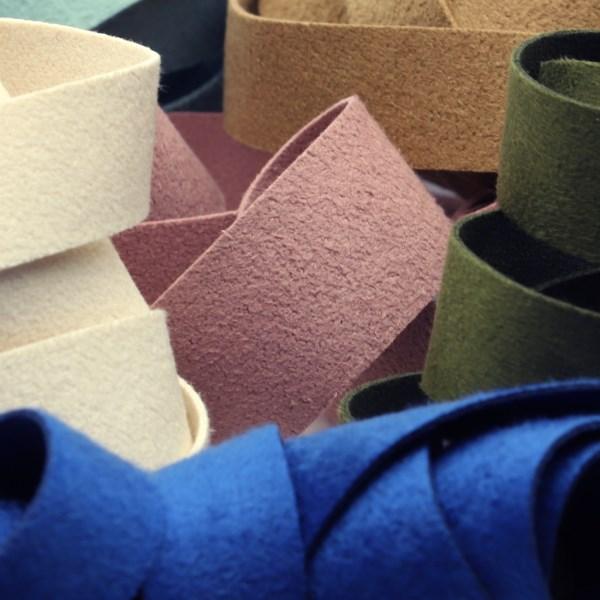 木馬スエードタイプテープ5mmマスタード 木馬 スエードテープ 5mm 15