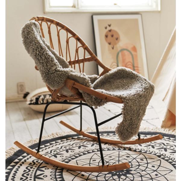 [Release date: November 11, 2025]ラタン素材のおしゃれなロッキングチェアゆったりリラックスできる（ゆらぎ）を日常に取り入れてみませんか？スチールのフレームにラタン素材を組み合わせたナチュラルテイストあふれる一...