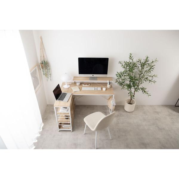 [Release date: August 1, 2024]デスク、モニター台、ラックが一体となった『Lauren(ローレン)』L字型デスク。広々とした天板は、パソコン作業しながら書類やノートを広げることが可能。モニター代、ラックは左右組み...