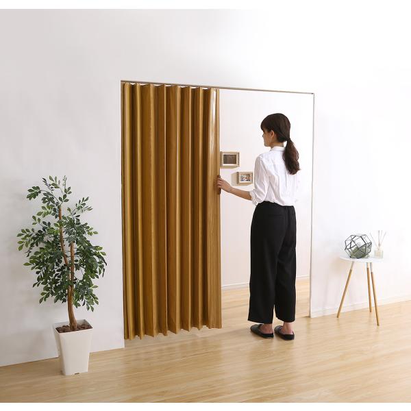 [Release date: April 28, 2020]おしゃれな木目柄アコーディオンドア200cm幅スライドランナーなので開閉がスムーズ。室内以外にも洗面所などの簡易扉としてと色々な使い方ができます。冷気、暖気を逃がさず快適な空間に☆...