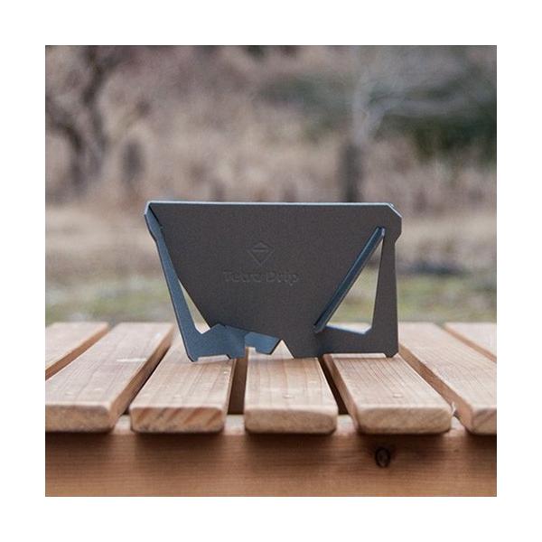 「旅先やアウトドアでも、自分のお気に入りのコーヒーをドリップして飲みたい。」そう思ったことはありませんか？多くのコーヒードリッパーは、大抵、携帯するには重く、かさばります。折りたたんで携帯ができるアウトドア用コーヒードリッパーも数多くありま...