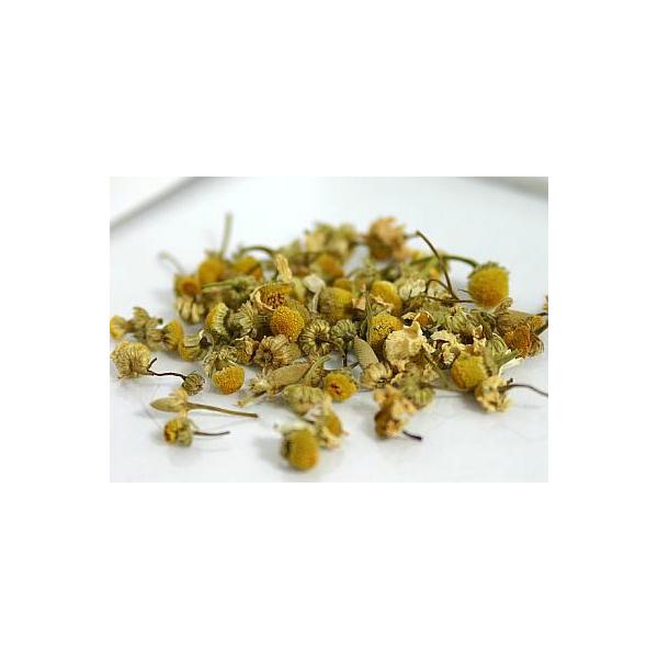 ハーブティーの中でも特に人気の高いカモミール。人気の秘密は甘酸っぱい香りとほのかな甘みです。味はさほどありませんのでブレンドしやすく、どのハーブともよくあいます。カモミールの主な品種にはローマンとジャーマンがありますが、本品はジャーマンです...