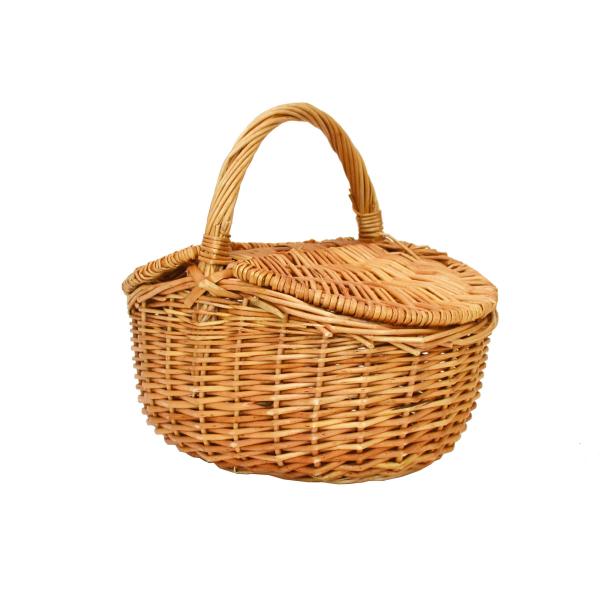 素朴な柳製ピクニックバスケット Sサイズ。とてもかわいい蓋付のかごです。アウトドアピクニックバスケットとして、普段のちょっとしたお出かけのかごバッグとして、フタ付なのでソーイングバスケットとしてもお使いいただけます。ヨーロッパかごの人気素材...