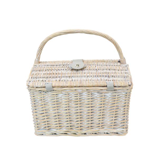 柳のピクニックバスケット オープンサイドバスケット柳素材をおしゃれなデザインに編み上げ、アンティークな雰囲気の塗装を施しています。物が取り出しやすい両開きタイプ。太いブルーのストライプ、縞柄の生地を合わせてフレンチシックに仕上げました。アウ...