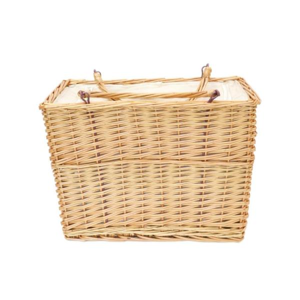 長角型の可愛いウィローバスケット。ピクニックに運動会にと、いろんな場で活躍しそうな保冷バッグです。大容量で大きなペットボトルが３〜４本入れられる可愛いくて便利なバスケット♪プレゼントにしても喜ばれます。。可愛くてさらに使えるバスケットを探さ...