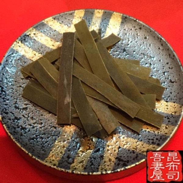 おやつ昆布 『Bカム』100ｇ入りです。形の整ったおやつ昆布です。 贈答、手みやげをお考えの方へ・・・個別包装：　包装させていただきます。備考欄に個別包装と記載ください。手提げビニール袋：　お付けいたします。備考欄に枚数記載ください。記載が...